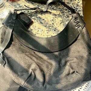 1020 Gucci nylon shoulder bag